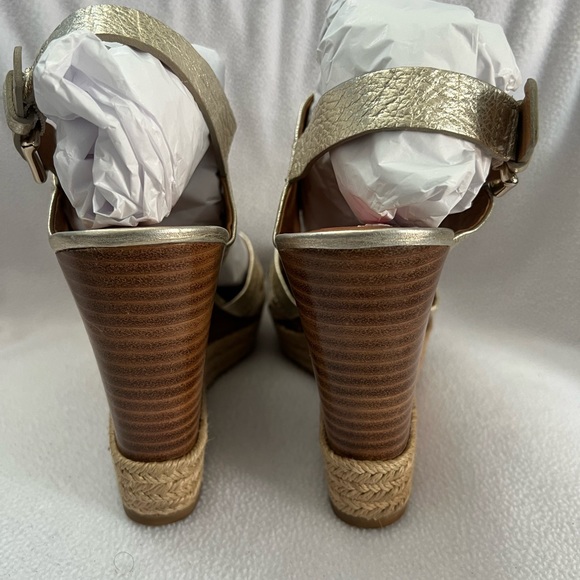 COACH SHOES MALLORY SIGNATURE WEDGES SANDAL PLATFORM GOLD METALLIC KHAKI 8.5. - Picture 5 of 9